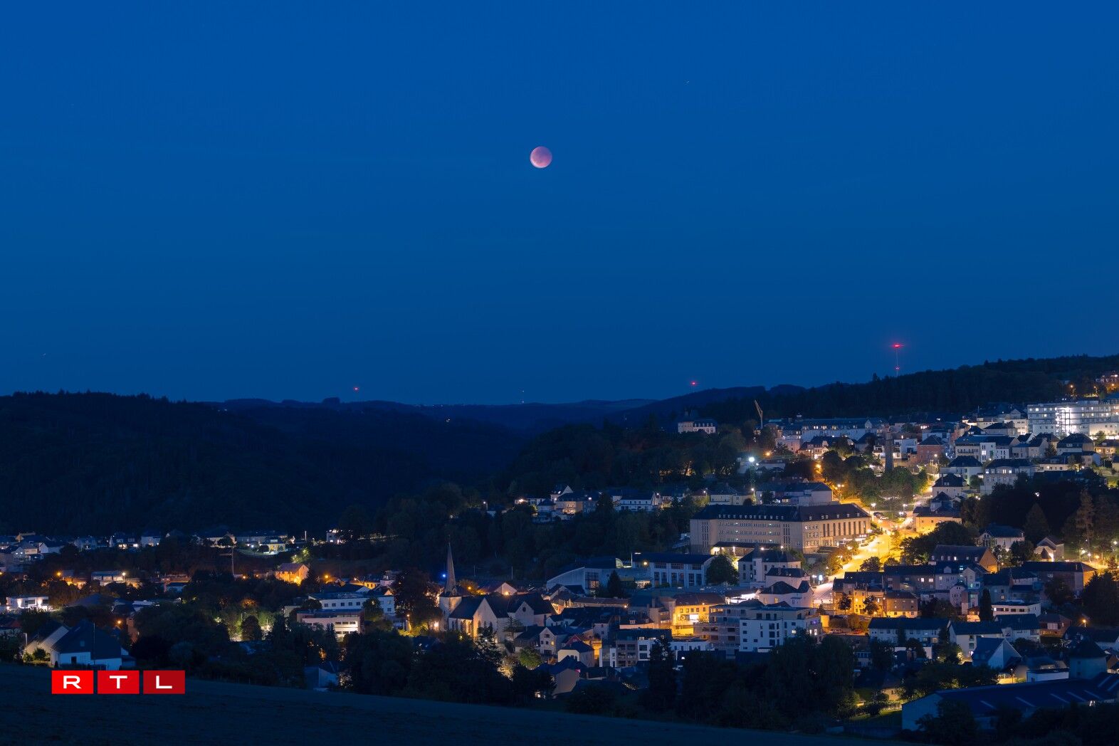 Vue vun der Statu vun der hëlleger Fatima zu Wolz/Domingos Oliveira
