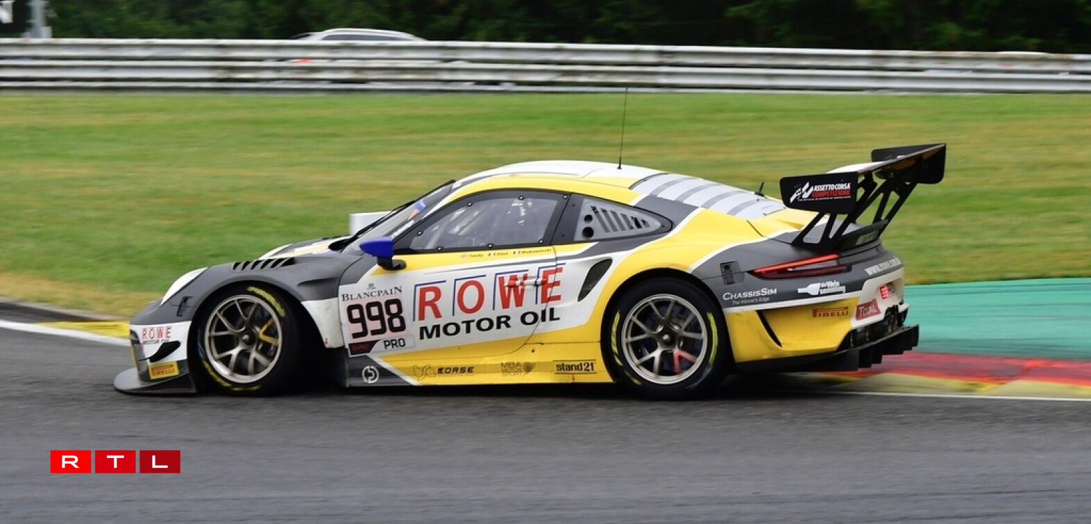 PLAZ 2: De Rowe-Porsche vum Fred Makowiecki, Patrick Pilet an Nick Tandy.