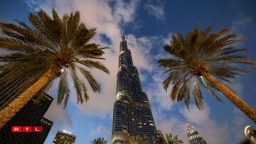 Dubai (Vereenegt Arabesch Emirater): Mat 3.500 Sonnestonne pro Joer ass Dubai eng vun de sonnegste Plazen op der Welt. An de leschte Joren ass et eng beliefte Vakanzendestinatioun ginn.