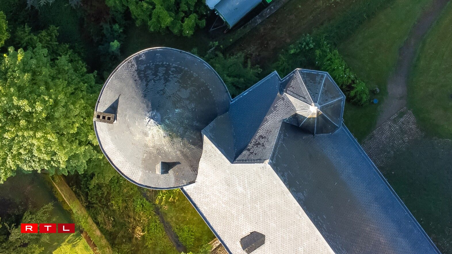 By now, you know the drill. We begin with the most zoomed in image. But this week, things seem a bit easier.