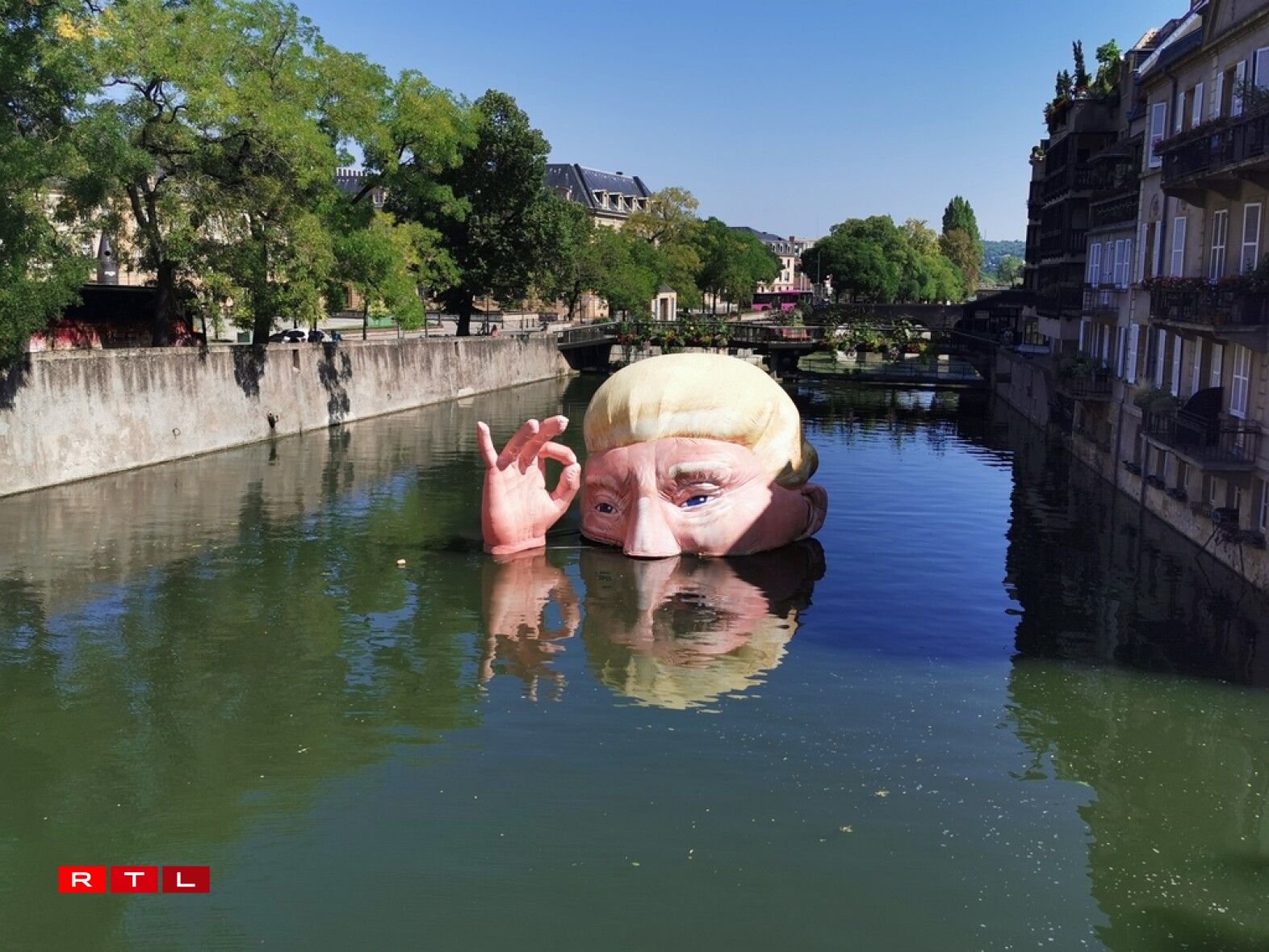 La tête de Trump dans la Moselle, à Metz...