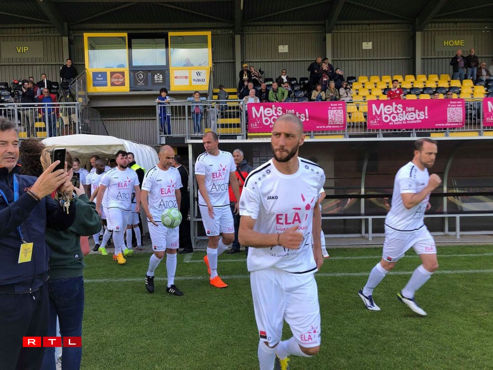 Laurent Agouazi au premier plan suivi de près par Gilles Muller.