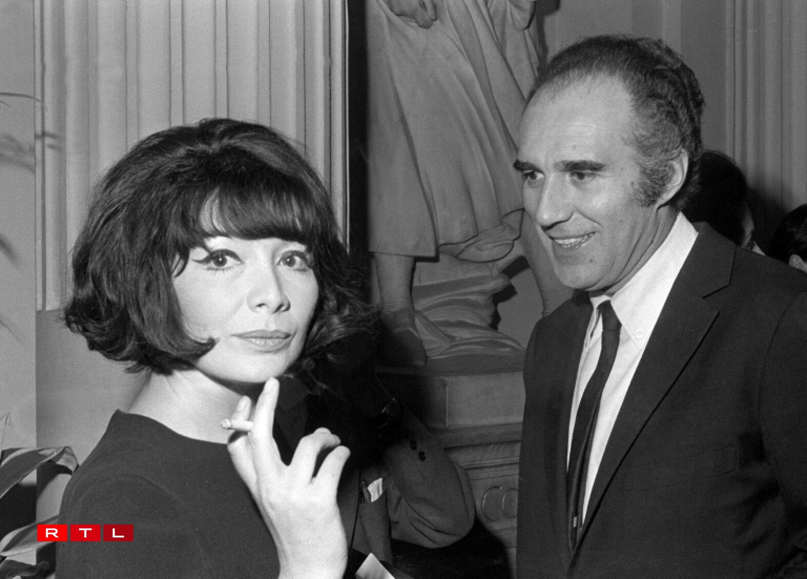 Michel Piccoli mat der Sängerin Juliette Greco am Mäerz 1967 zu Paräis.