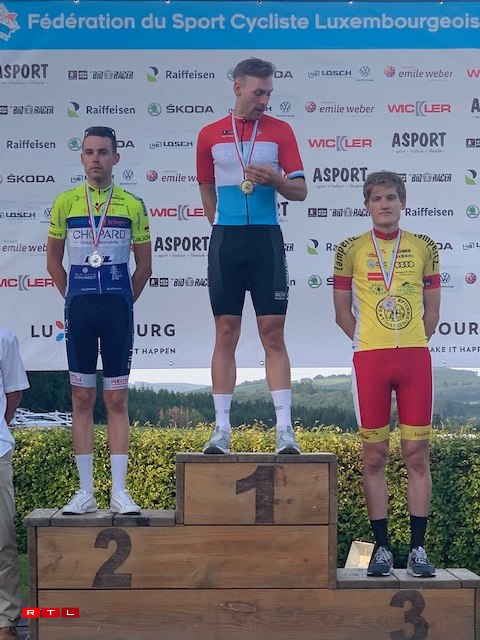 Podium Elite ouni Kontrakt