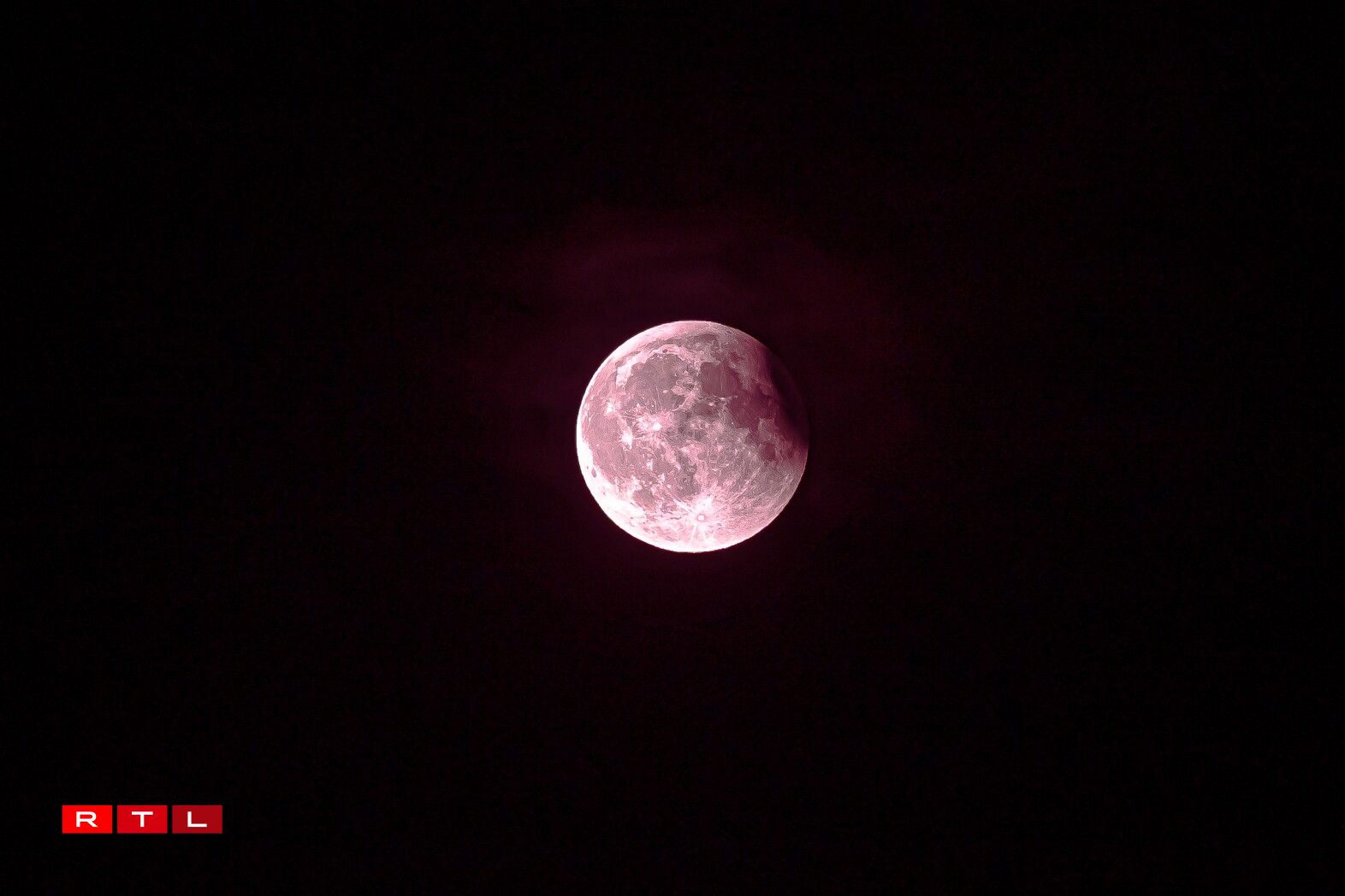 Vue vun der Statu vun der hëlleger Fatima zu Wolz/Domingos Oliveira