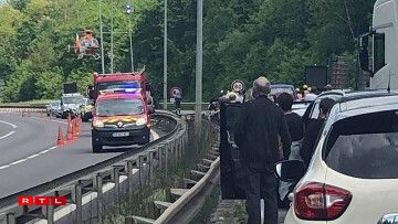 Un hélicoptère de secours a été envoyé sur place.