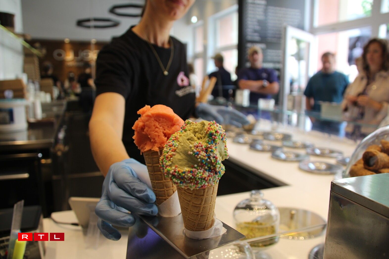 Eemol Pistasch an eemol Äerdbier.