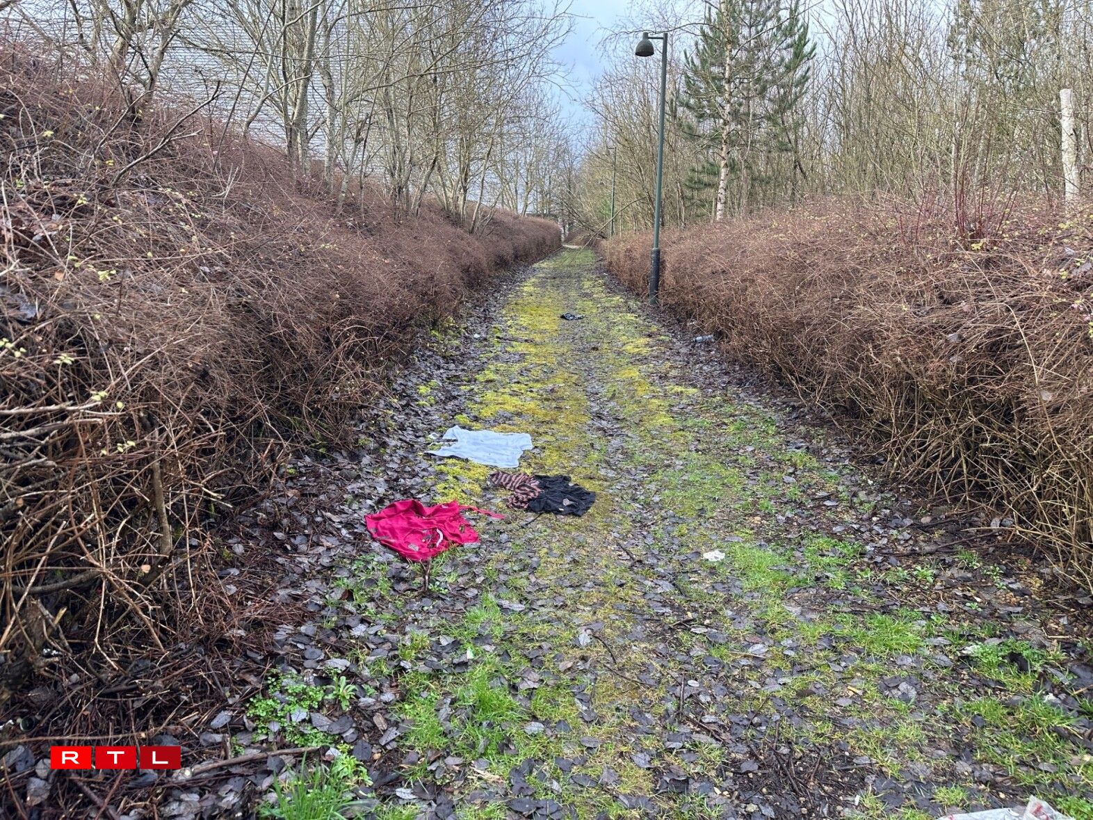 D'Plaz zu Mont-Saint-Martin, wou déi stierflech Iwwerreschter vun engem 70 Joer ale Mann am Februar 2026 fonnt goufen, nodeems hien zanter Dezember 2025 vermësst gi war.