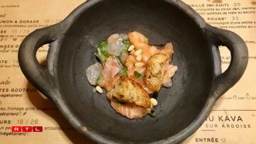 Ceviche de saumon et dorade, vinaigrette à la tomate.