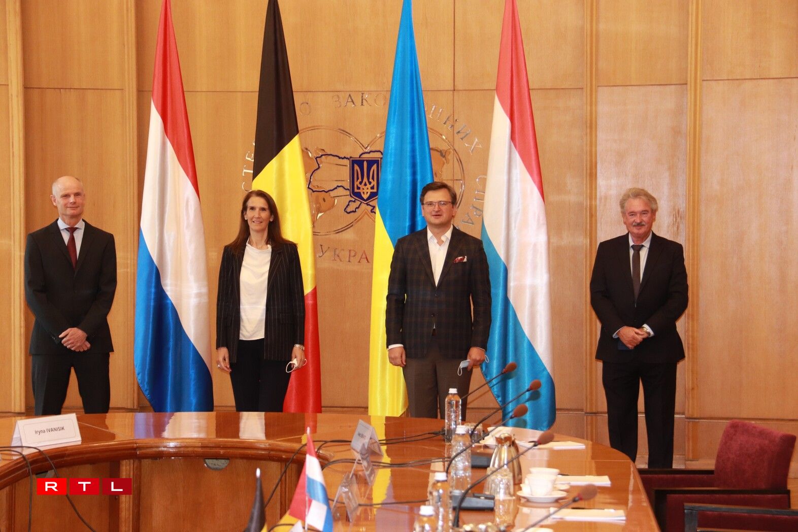 Stef Blok, ministre des Affaires étrangères des Pays-Bas; Sophie Wilmès, Vice-première ministre, ministre des Affaires étrangères de la Belgique; Dmytro Kuleba, ministre des Affaires étrangères de l'Ukraine; Jean Asselborn