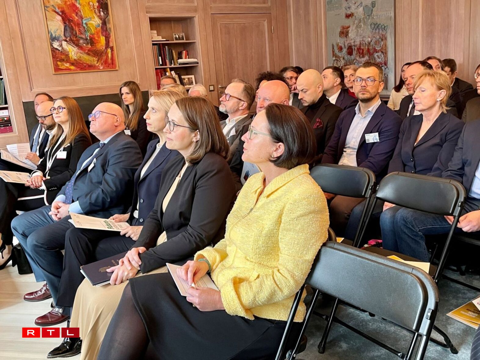 (Middle from left to right) Magdalena Rzeczkowska, Minister of Finance of Poland; Yuriko Backes, Minister of Finance