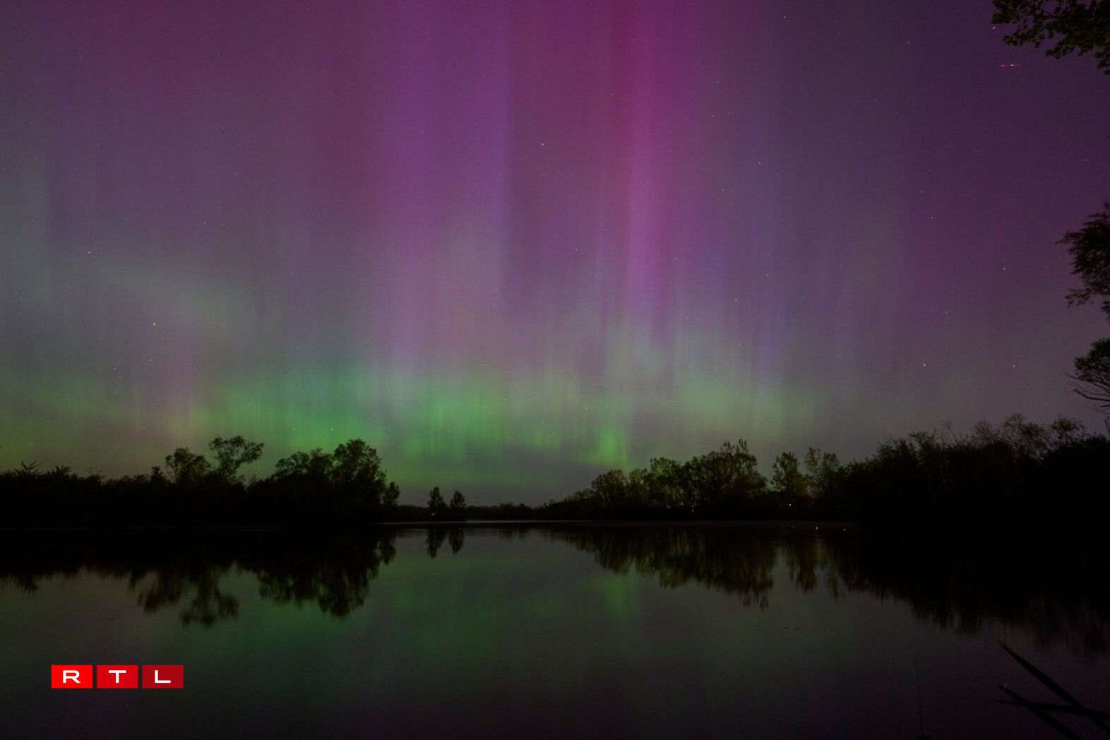 Vue au Canada cette nuit également.