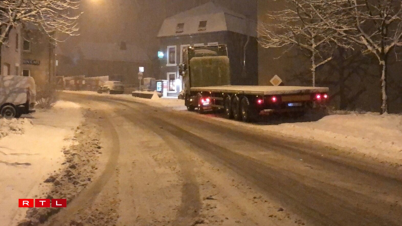 A lorry was stuck near Hosingen