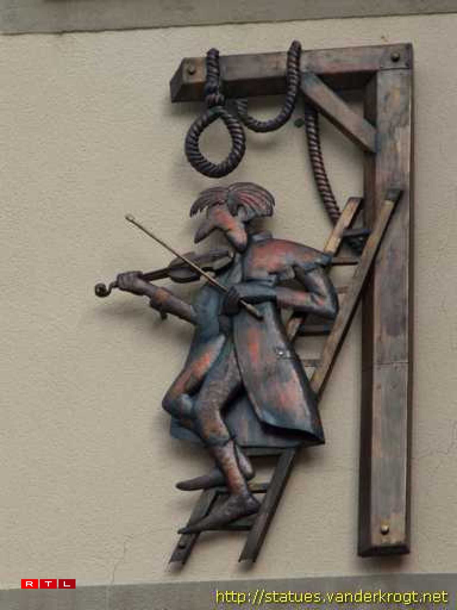 Veit with his violin @ Café beim Laange Veit.