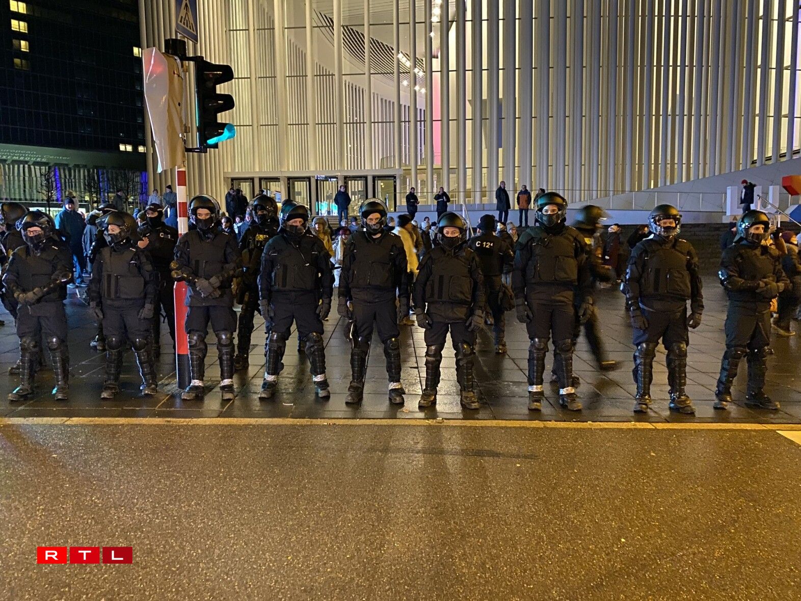 Police virun der Philharmonie
