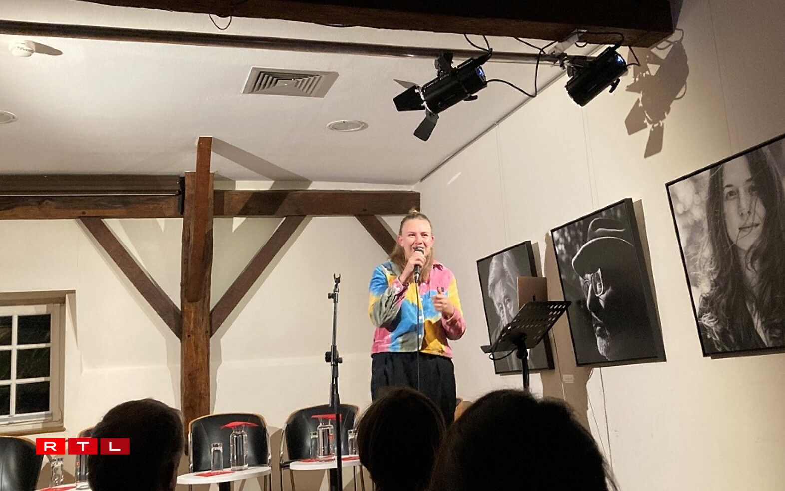 D'Rapperin Nicool huet den Owend musikalesch encadréiert