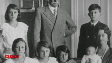 The family in 1935, after Princess Sophie's birth.