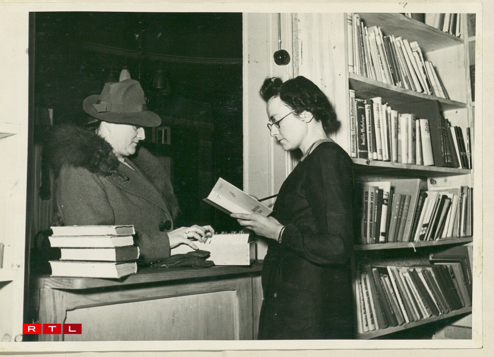 Ausleihtheke der Gedelit-Bibliothek