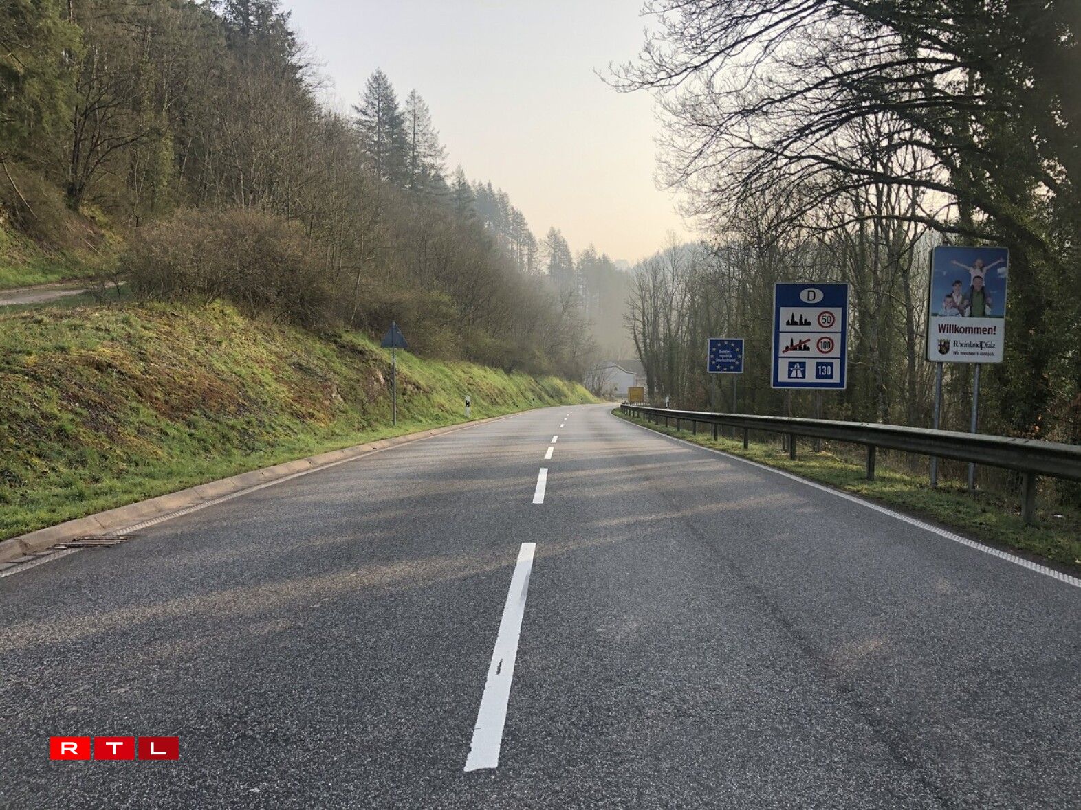 Grenziwwergang zu Veianen um Freideg de Moien 8.30 Auer