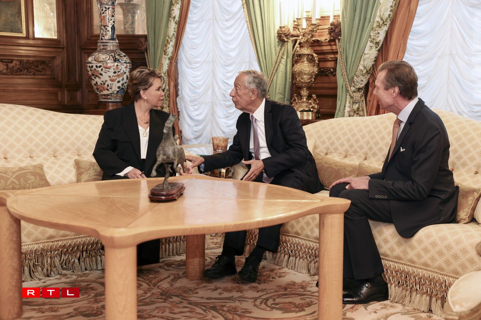 De portugisesche President Marcelo Rebelo bei senger Audienz am Palais.