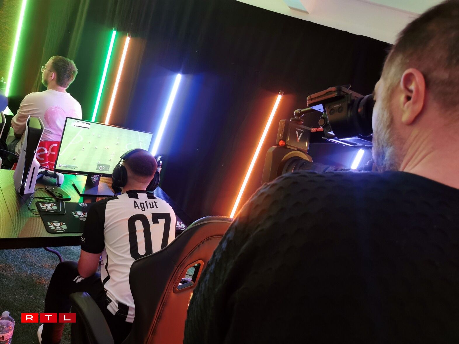 Sur le jeu vidéo "FC26", les talents du Luxembourg ont donné le coup d'envoi de l'Orange eLeague.