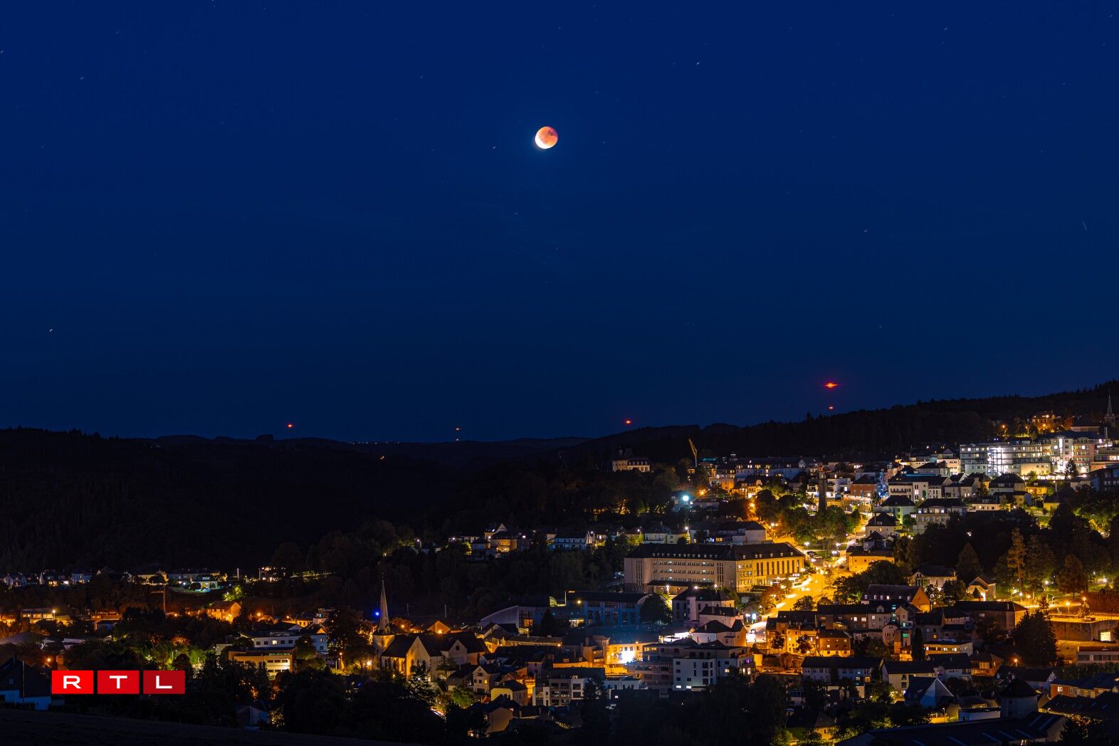 Vue vun der Statu vun der hëlleger Fatima zu Wolz/Domingos Oliveira