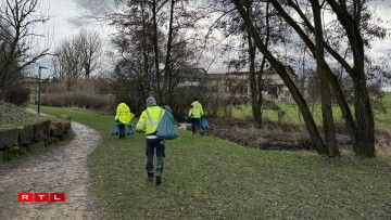 D'Ekippe bei der Botzaktioun laanscht d'Kiemelbaach zu Éilereng den 23. Februar 2026.