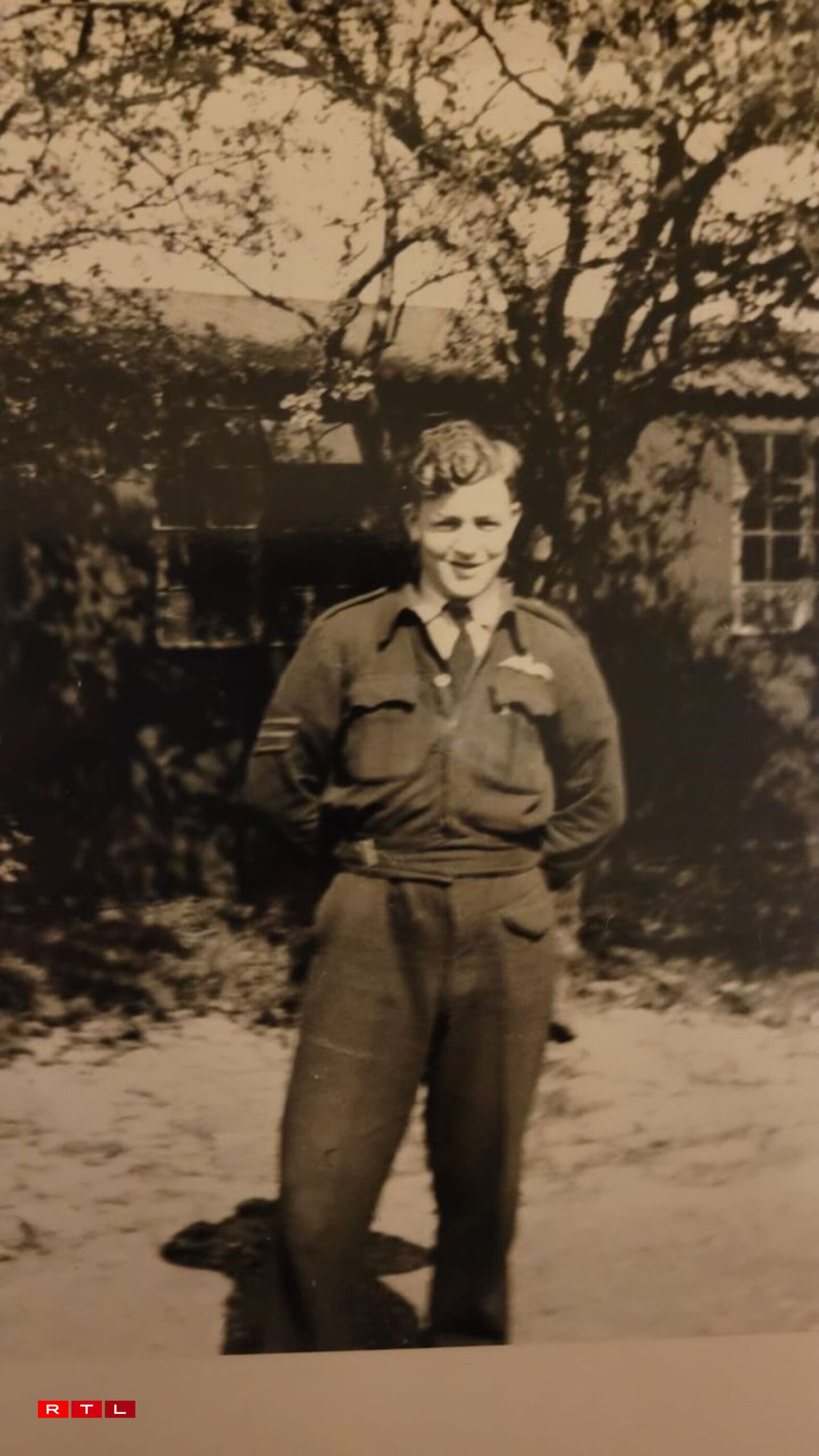 Pilot/Officer John Y. CLARKE, RAF Halifax Bomber.