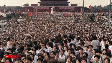 Des centaines de milliers de Chinois rassemblés place Tiananmen, le 2 juin 1989 à Pékin