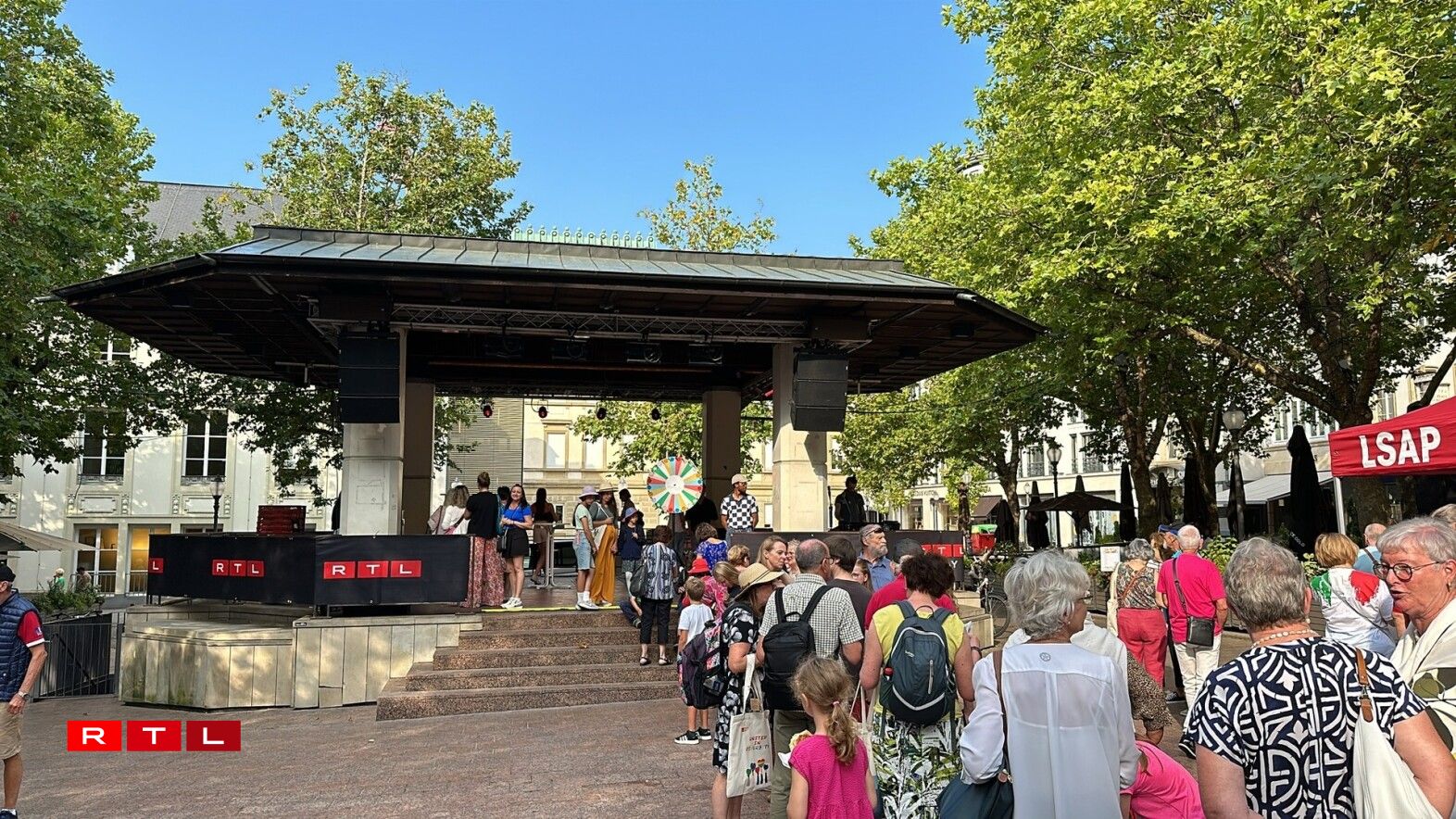 Visit the RTL 'stand' at Place d'Armes until 1 pm for breakfast, games, and more.