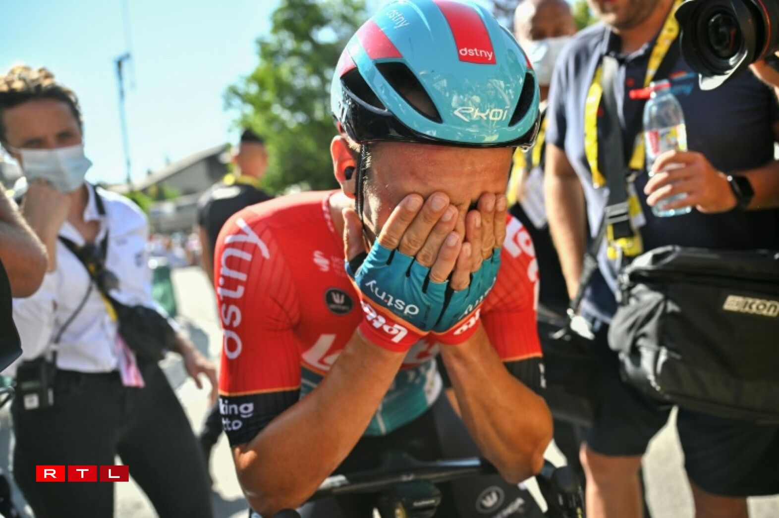 Ënner Tréinen: De Belsche Coureur Victor Campenaerts no der Victoire vun der 18. Etapp um Tour de France.