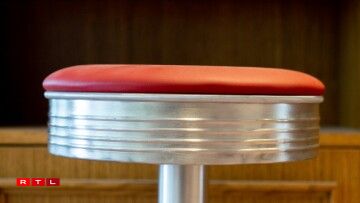 Les anciens tabourets reprennent du service... après restauration.