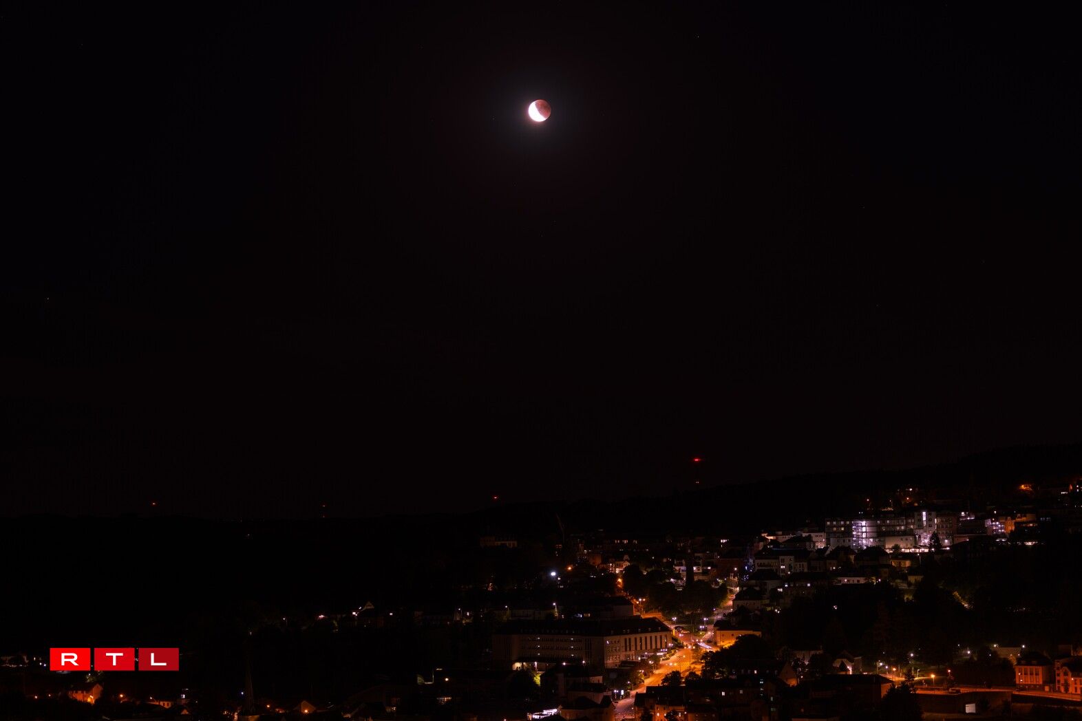 Vue vun der Statu vun der hëlleger Fatima zu Wolz/Domingos Oliveira