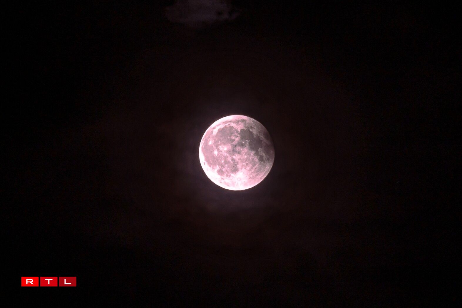 Vue vun der Statu vun der hëlleger Fatima zu Wolz/Domingos Oliveira