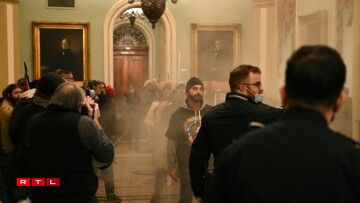 Des manifestants à l'intérieur du Capitole