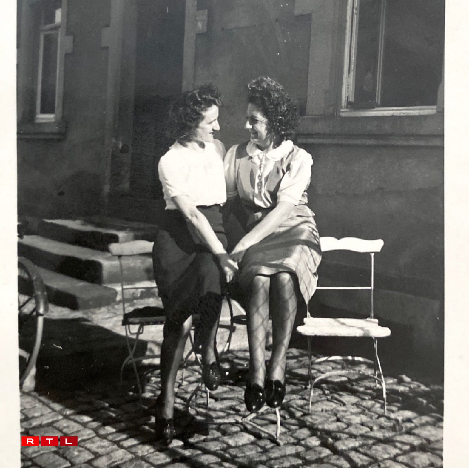 D'Irma Leib (riets) mat hirer beschter Frëndin.