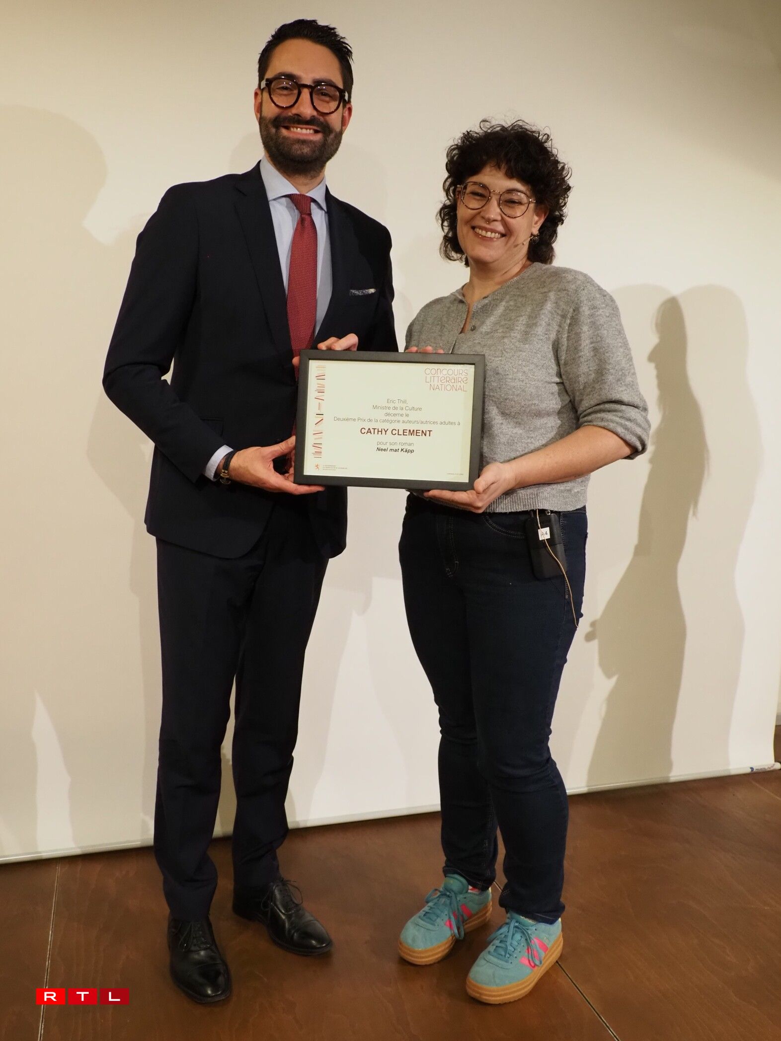 (de g. à dr.) Eric Thill, ministre de la Culture ; Cathy Clement, autrice