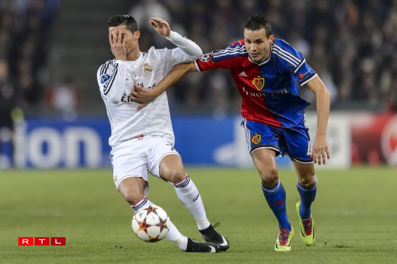 Philipp Degen se mesure aux grands en Ligue des Champions au mois de novembre 2014 avec le FC Basel.