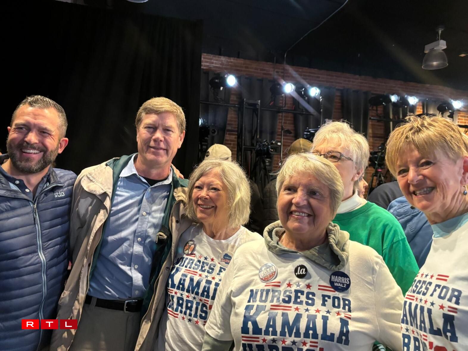 Gruppefoto mam fréiere Politiker Ron Kind (2. v.l.)