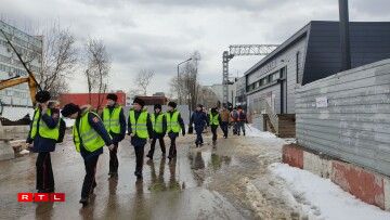 Jonk nei Rekruten an Uniformen.