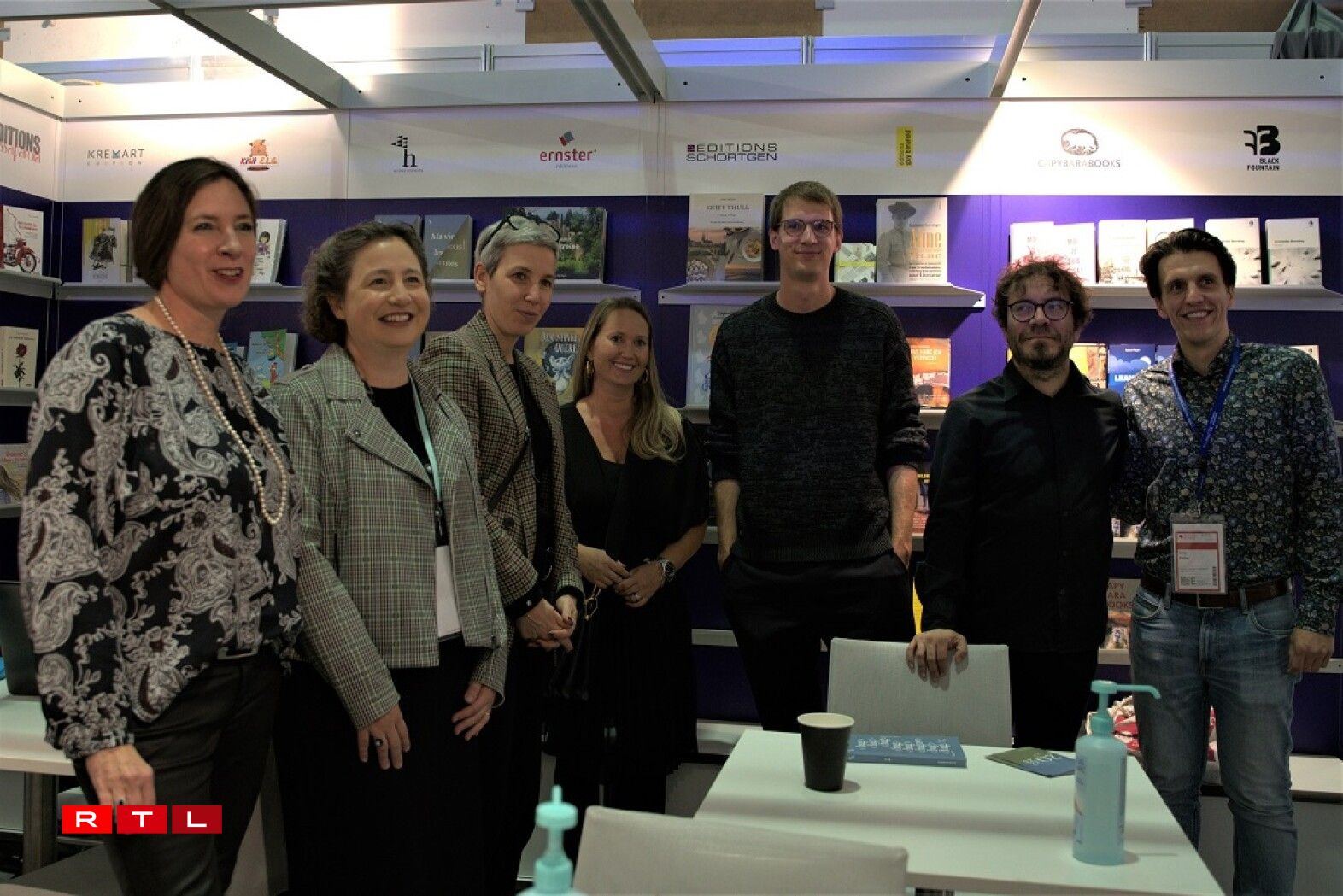 v.l.n.r. Susanne Jaspers(Capybarabooks), Nathalie Jacoby (CNL), Sam Tanson, Lena Schortgen (éditions Schortgen), Samuel Hamen, Jeff Schinker, Brian Bailey (Kultur/lx)