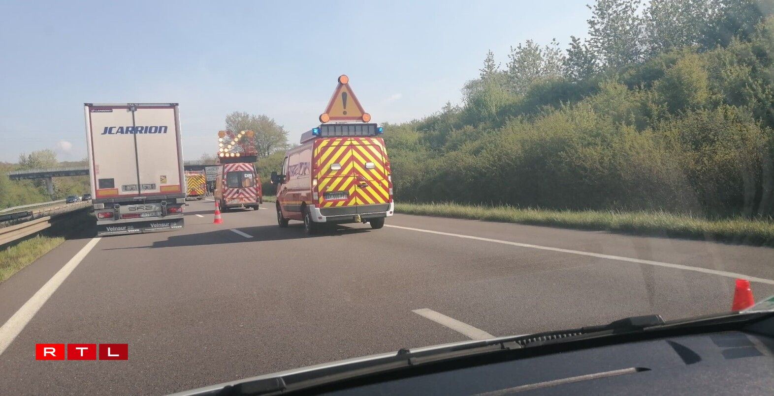 Une photo prise à proximité de l'accident, les secours sont sur place