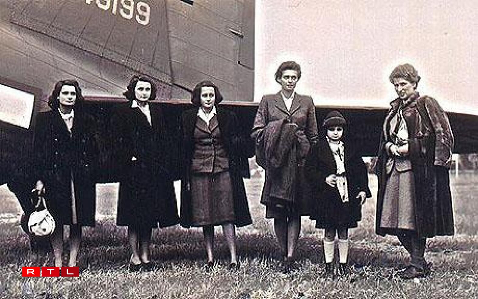 From left to right: Princesses Editha, Hilda, Gabrielle, Irmingard, and Sophie with Countess Paula von Bellegarde. The image was taken shortly before the princesses left Augsbourg for Luxembourg in May 1945.