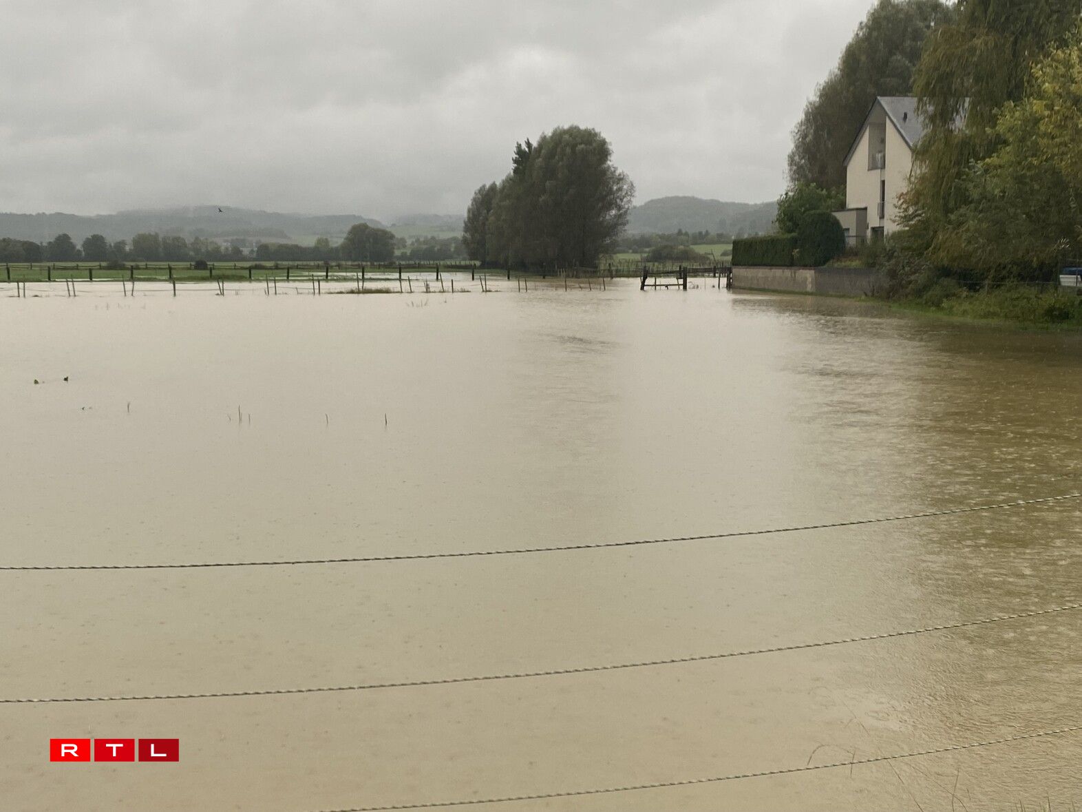Zu Näerzeng erënneren d'Felder éischter un e Séi