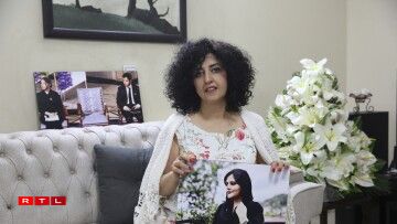 2023: Déi iranesch Fraerechtsaktivistin Narges Mohammadi, déi am Prisong ass, kritt de Präis fir