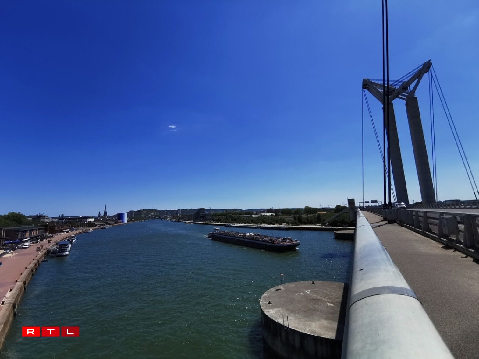 L'appareil sait comment sublimer un beau ciel bleu.