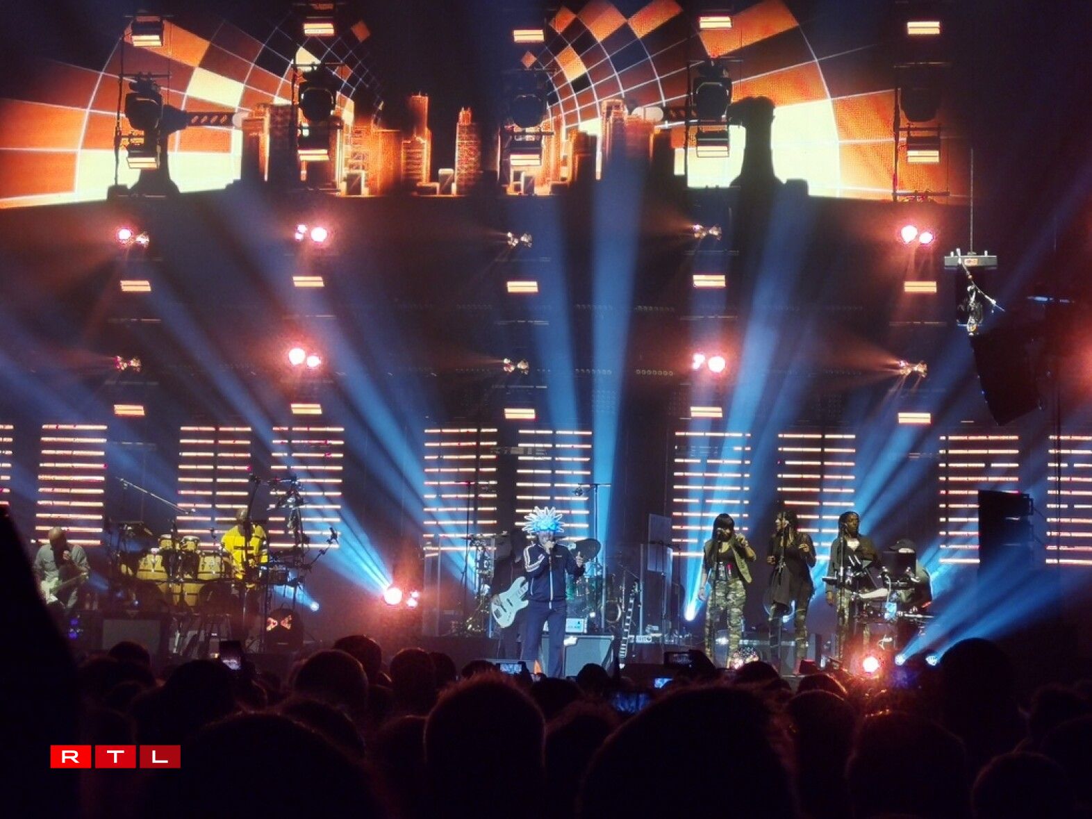 Même concert, en utilisant légèrement le zoom: ISO 50, 1/240s, f1,6, 3648x2736.