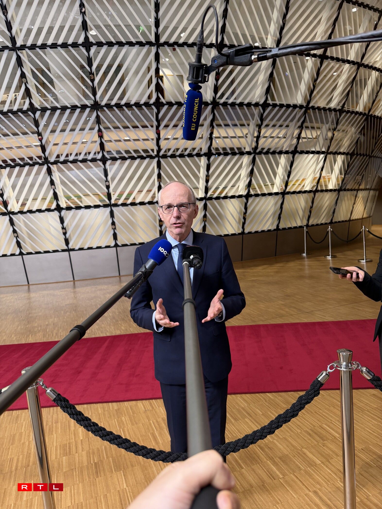 De Premier Luc Frieden um EU-Spezialsommet zu Bréissel den 22. Januar 2026.