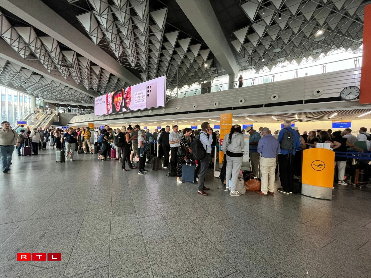 Annulatiounen a Retarden um Fluchhafen zu Frankfurt.