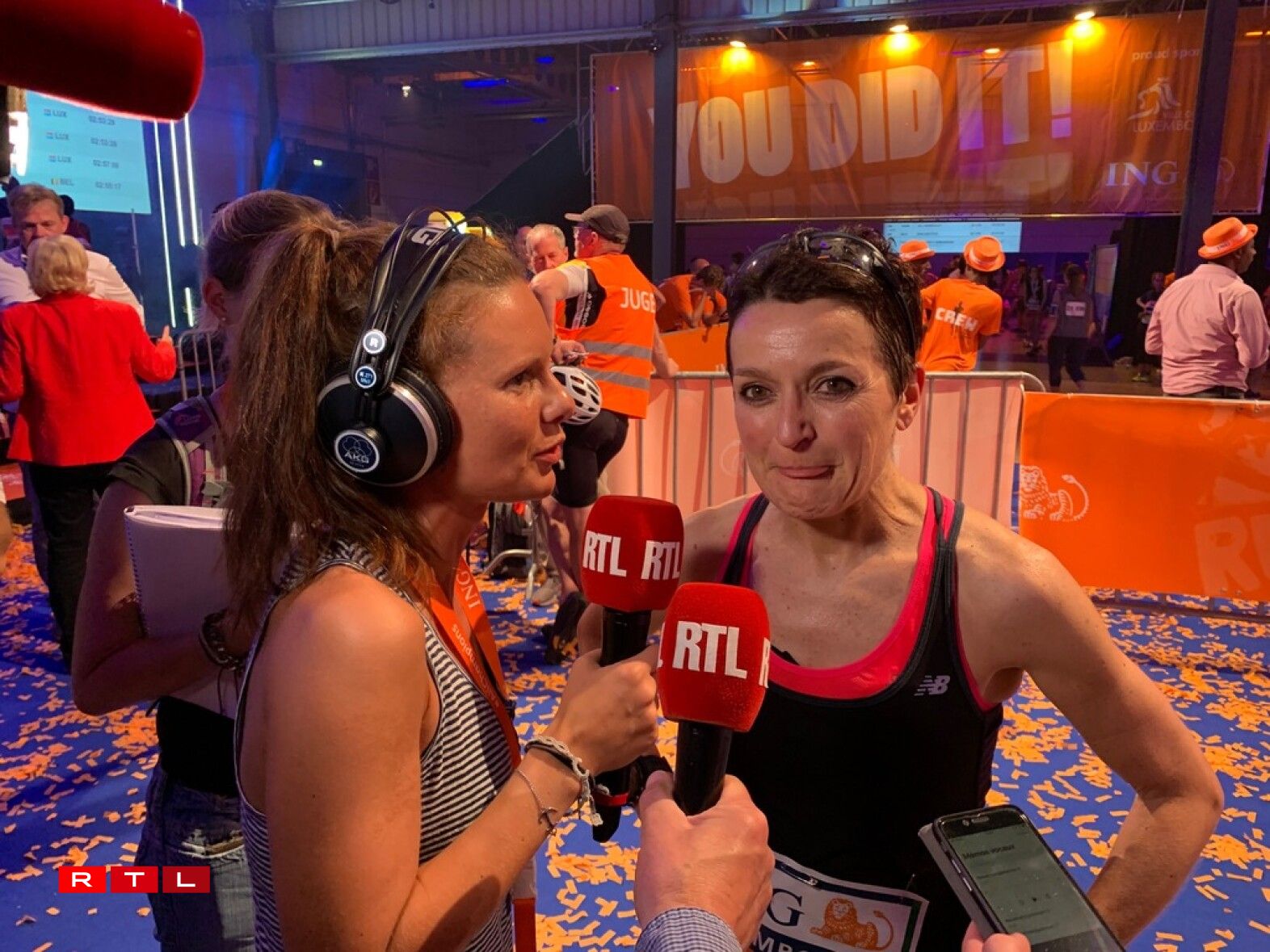 Karin Schank interviewée à son arrivée.